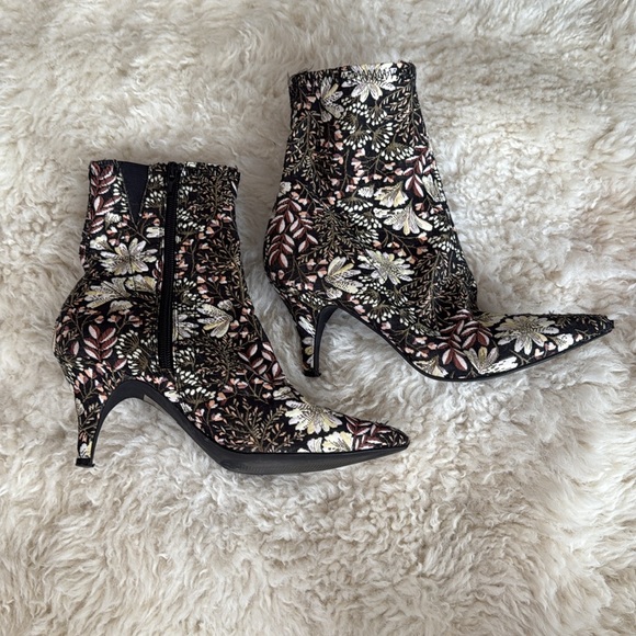 Floral Tapestry Embroidered Pointed Ankle Boots - Picture 4 of 6